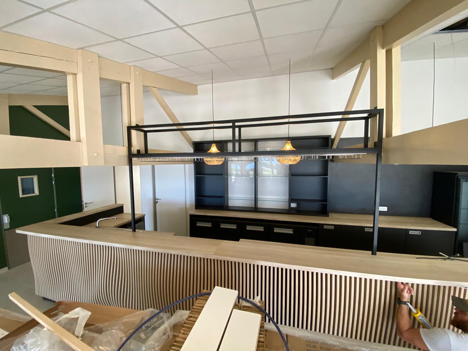 Comptoir et agencement de bar realises a Mimizan