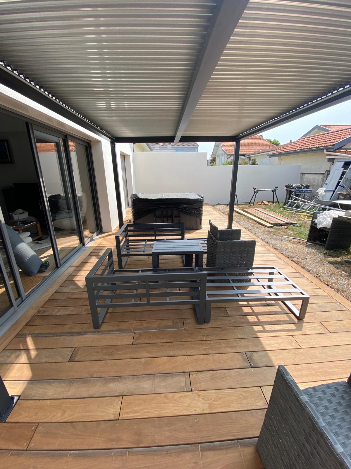Terrasse bois avec pergola réalisée sur la métropole bordelaise